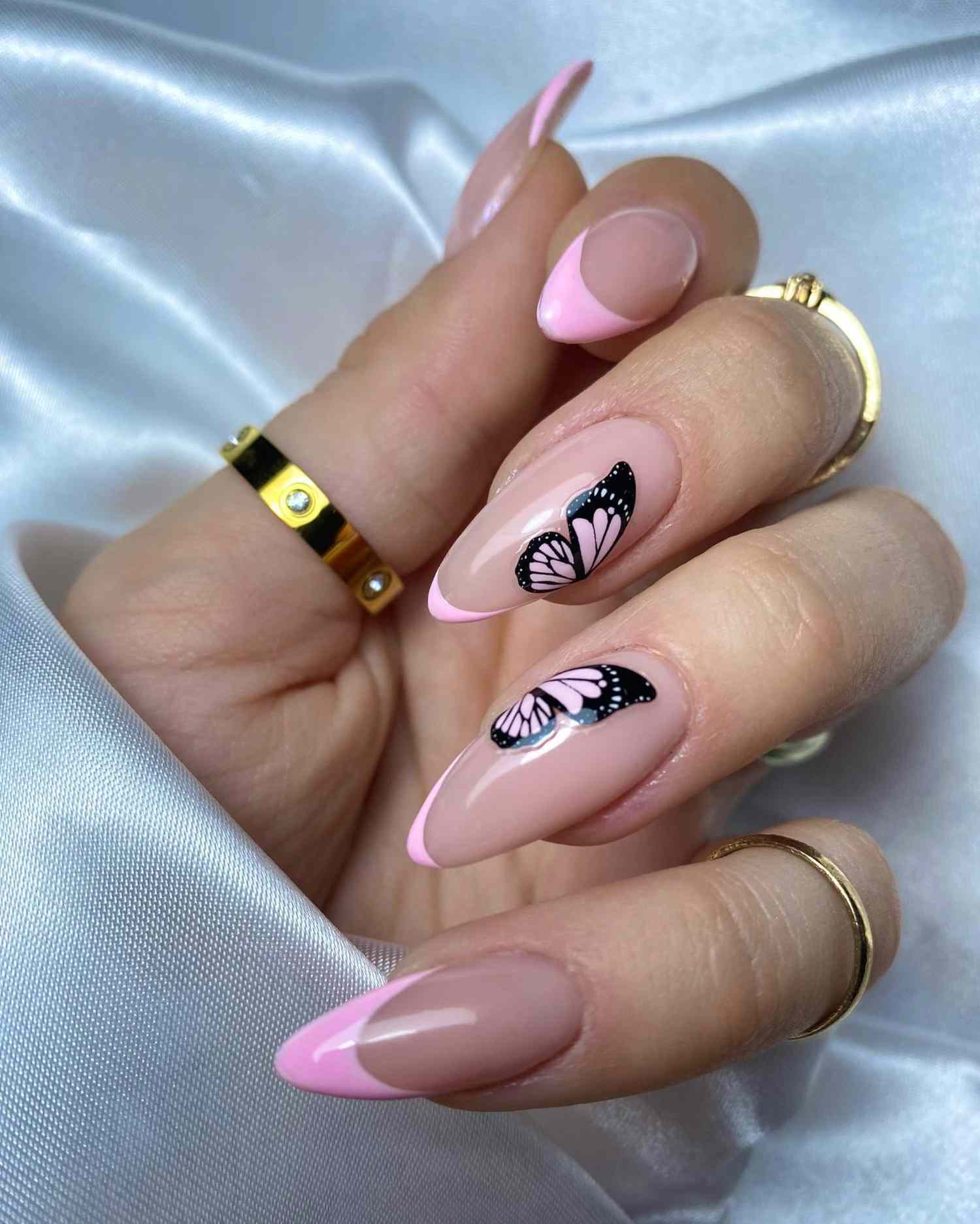 Almond shape nails in Table View and Blouberg